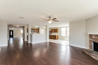 1427 Golden Grass Dr in Lancaster, TX - Building Photo - Building Photo