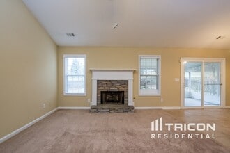 8140 River Hill Commons Dr in Ball Ground, GA - Building Photo - Building Photo