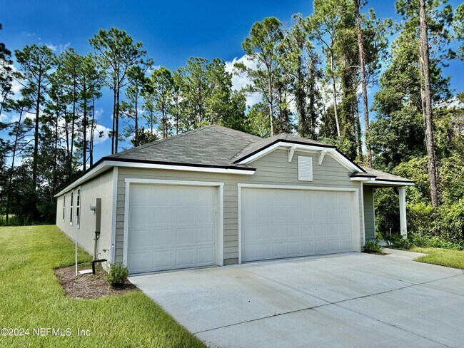 2172 Carolina Ct in Green Cove Springs, FL - Foto de edificio - Building Photo
