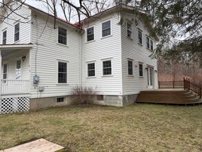 100 Summerset Rd in Stuyvesant, NY - Foto de edificio - Building Photo