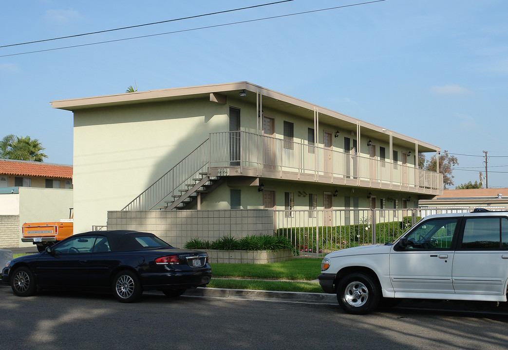 2129 Elden Ave in Costa Mesa, CA - Building Photo