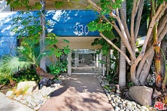 330 S Barrington Ave in Los Angeles, CA - Building Photo - Building Photo