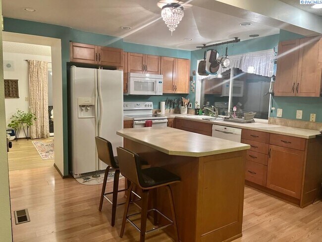 2339 Davison Ave in Richland, WA - Building Photo - Building Photo