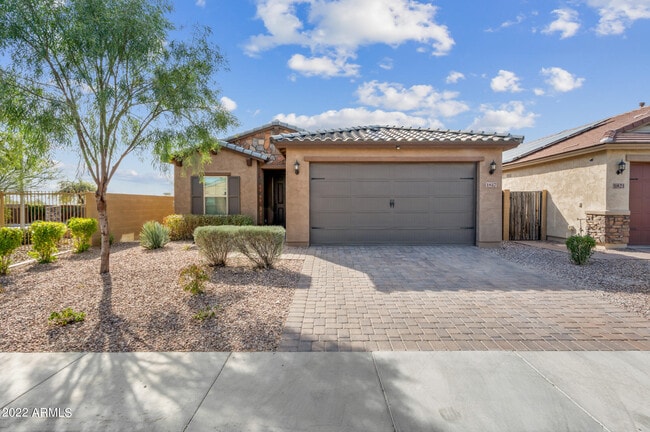 1817 W Spur Dr