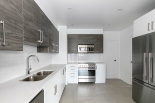 The St Georges in Montréal, QC - Building Photo