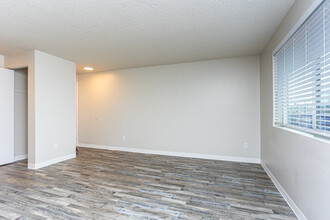 Chandelle Apartments in Lakewood, WA - Foto de edificio - Interior Photo