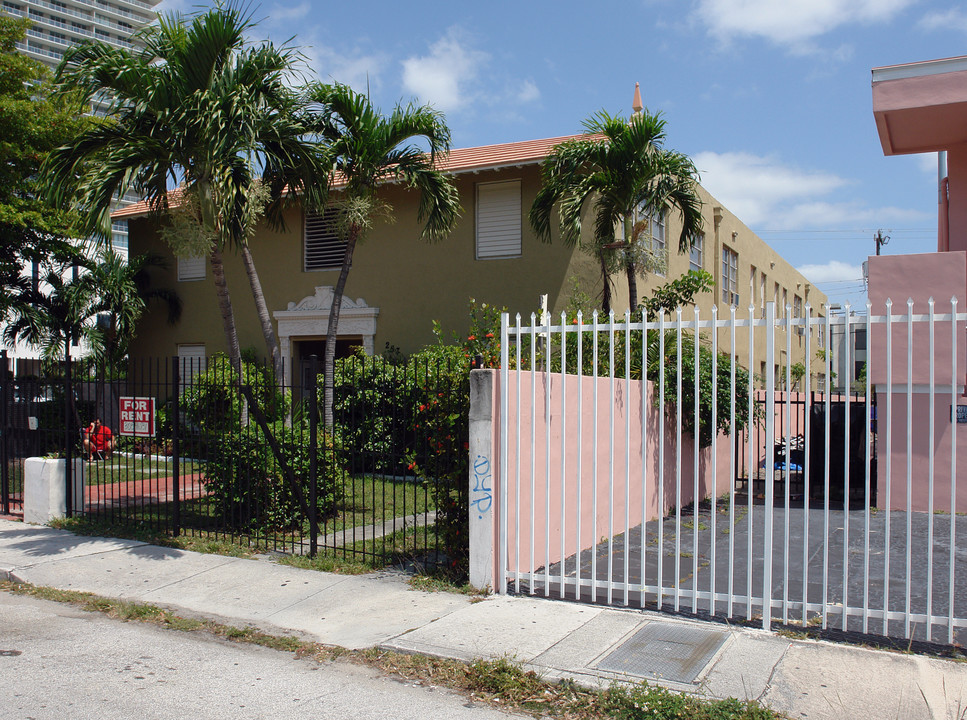 253 NE 34th St in Miami, FL - Building Photo