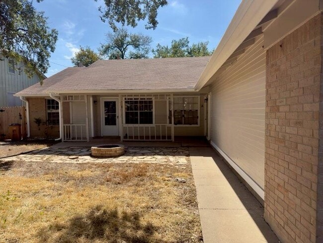 12005 Arrowwood Dr in Austin, TX - Building Photo - Building Photo