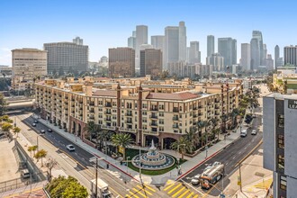 Ferrante in Los Angeles, CA - Foto de edificio - Building Photo