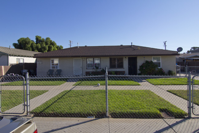 415-417 Zenith St in Chula Vista, CA - Foto de edificio - Building Photo