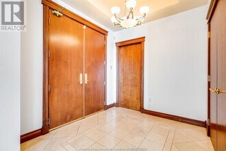 4955 Riverside Dr E in Windsor, ON - Building Photo - Building Photo