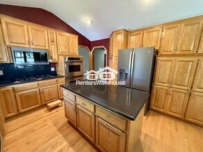 10445 Fawns Way in Eden Prairie, MN - Building Photo - Building Photo