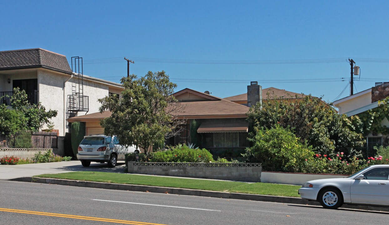722 E Olive Ave in Burbank, CA - Foto de edificio