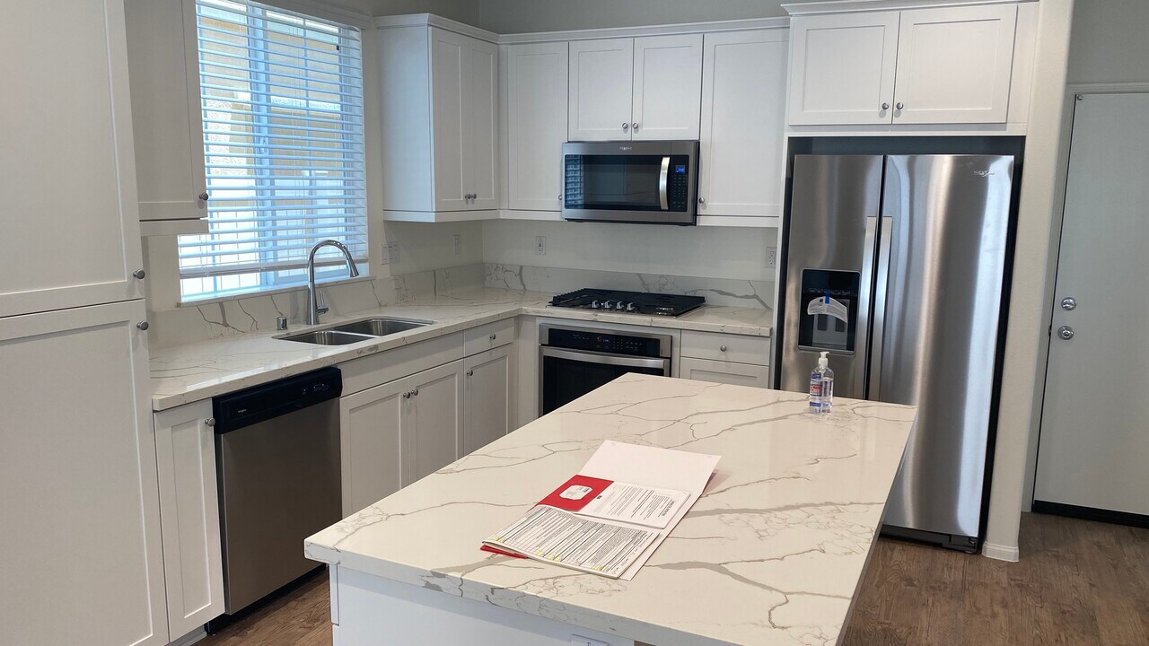 211 Silver Dr in Vista, CA - Building Photo