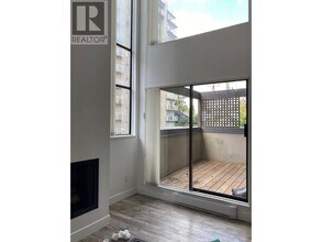 1019-1019 Gilford St in Vancouver, BC - Building Photo - Building Photo