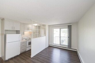 Mission Apartments in Calgary, AB - Building Photo - Building Photo