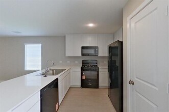 911 Ponderosa Ln in Princeton, TX - Foto de edificio - Building Photo