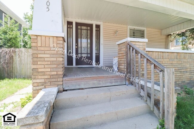 2005 Bayer Ave in Fort Wayne, IN - Building Photo - Building Photo