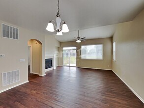 137 Sand Cherry St in Brighton, CO - Foto de edificio - Building Photo