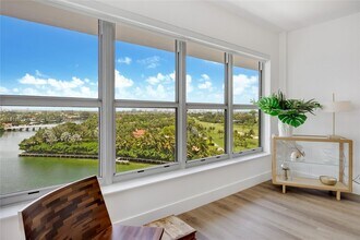 9102 W Bay Harbor Dr in Bay Harbor Islands, FL - Building Photo - Building Photo