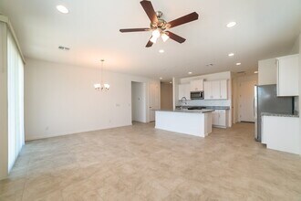 11039 W Pkwy Dr in Tolleson, AZ - Foto de edificio - Building Photo