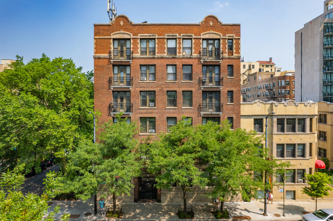 530 W Diversey Pkwy in Chicago, IL - Foto de edificio