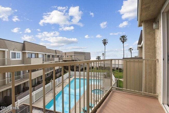 240 Surfside Dr in Port Hueneme, CA - Building Photo - Building Photo