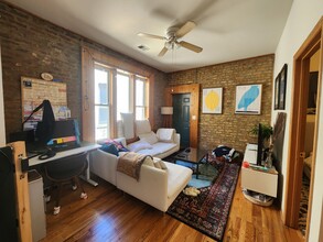 2048 N Western Ave, Unit 3R in Chicago, IL - Building Photo - Building Photo