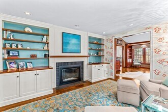 22 Chadwick Rd in Weston, MA - Building Photo - Building Photo