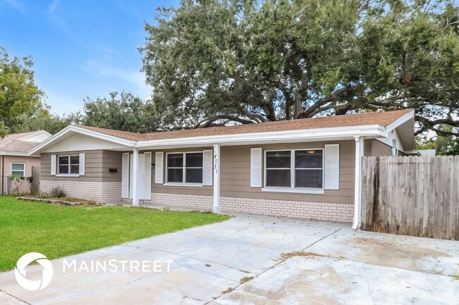 4031 Claremont Dr in New Port Richey, FL - Building Photo - Building Photo