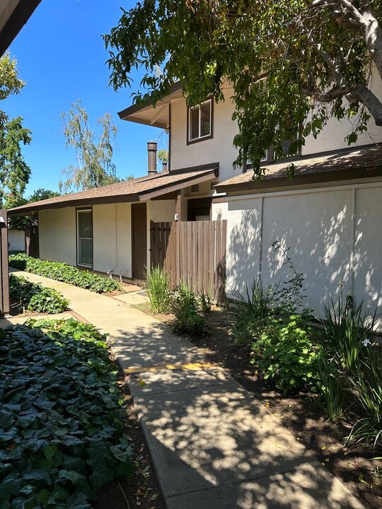 5497 Roundtree Dr in Concord, CA - Building Photo