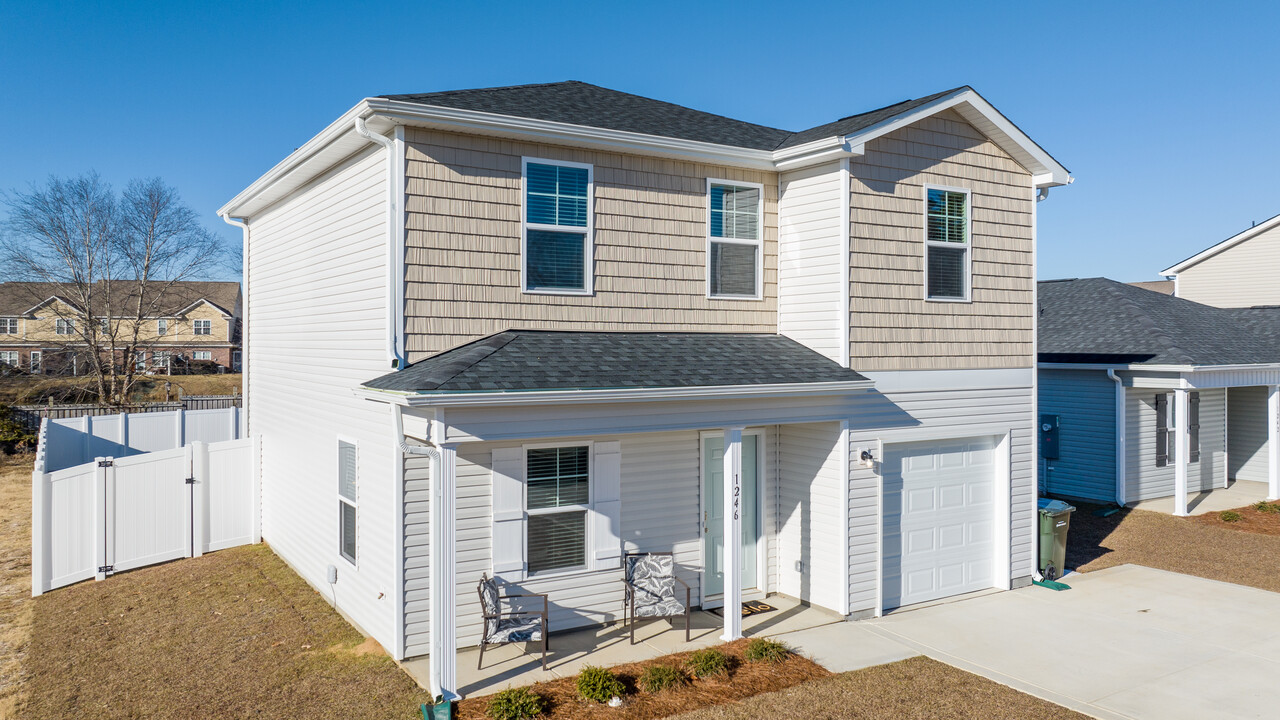 The Cape at Sandy Neck in Fayetteville, NC - Building Photo