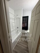 2750 Monroe St in Toledo, OH - Building Photo - Building Photo