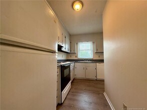 421 Kirkcaldy Ct in Fayetteville, NC - Building Photo - Building Photo