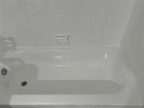 498 NW 165th St in Miami, FL - Building Photo - Building Photo