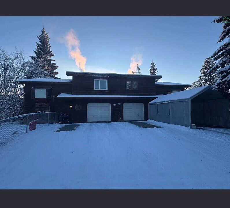 4699 Princeton Dr in Fairbanks, AK - Building Photo