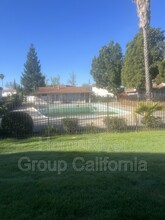 6325 Seyferth Way in Sacramento, CA - Foto de edificio - Building Photo