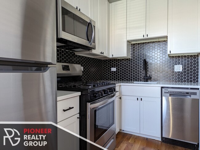 property at 630 W Wrightwood Ave