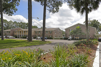 Jacksonville Heights Apartments Homes in Jacksonville, FL - Foto de edificio - Building Photo