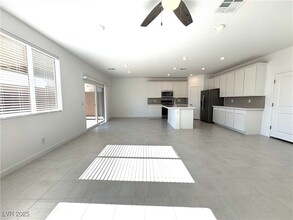 9947 Lost Horse Ave in Las Vegas, NV - Building Photo - Building Photo