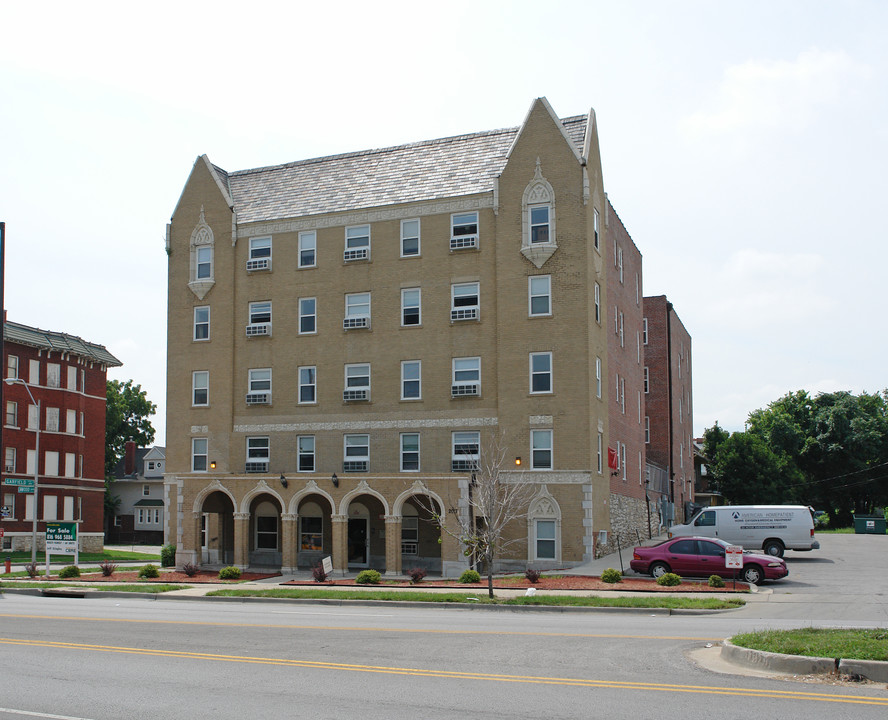 Emerson Manor in Kansas City, MO - Building Photo