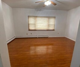 5 Windsor Terrace, Unit APT E in Freehold, NJ - Building Photo - Building Photo