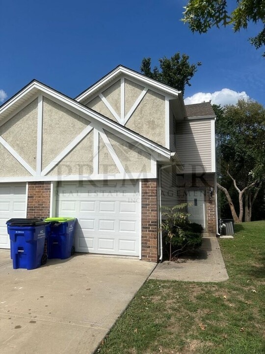 3562 NE Independence Ave in Lee's Summit, MO - Foto de edificio