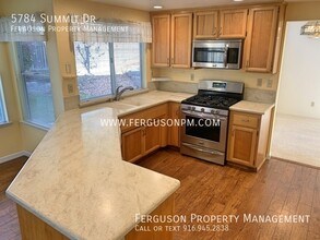 5784 Summit Dr in Rocklin, CA - Foto de edificio - Building Photo