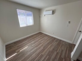 115 W McKinley Ave in Fresno, CA - Building Photo