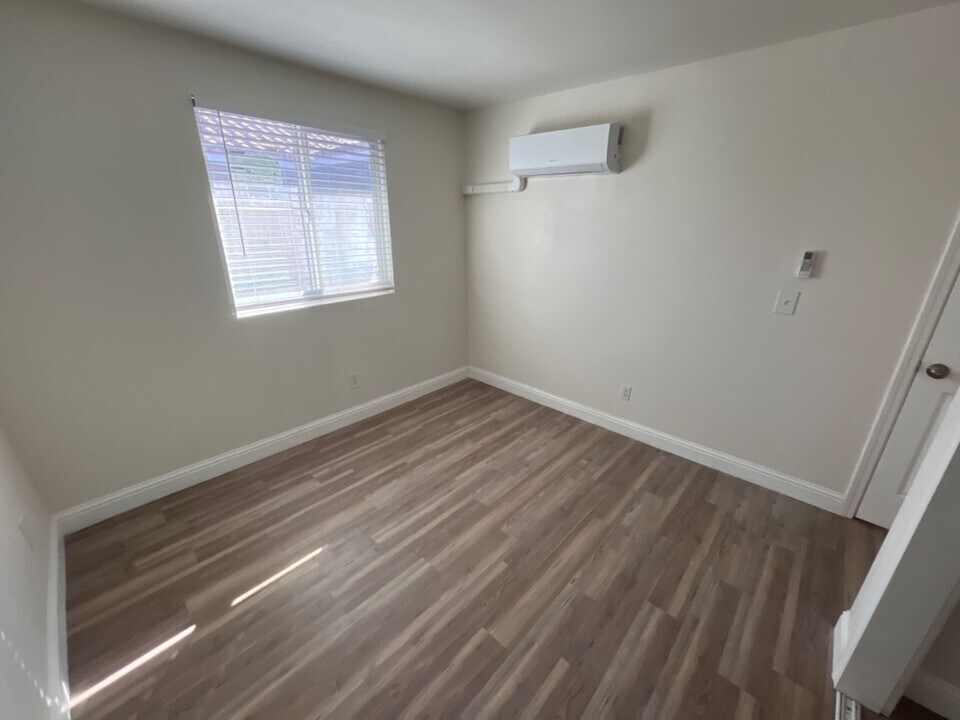 115 W McKinley Ave in Fresno, CA - Building Photo