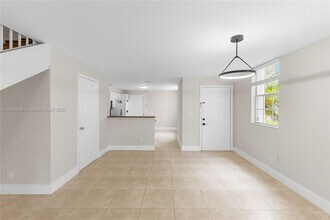 1081 Sorrento Dr in Weston, FL - Building Photo - Building Photo