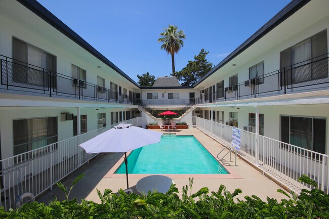 110 S Michigan Ave in Pasadena, CA - Building Photo - Building Photo