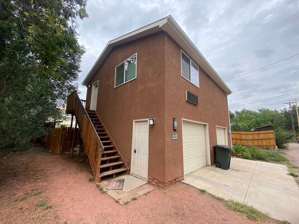 627 E Monument St in Colorado Springs, CO - Building Photo