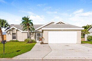 3502 65th Ave Cir E in Sarasota, FL - Building Photo